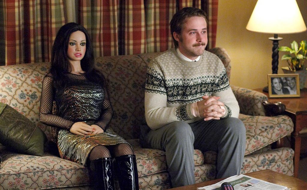 Lars Lindstrom (Ryan Gosling) in "Lars e una ragazza tutta sua" con il maglione di Natale svedese